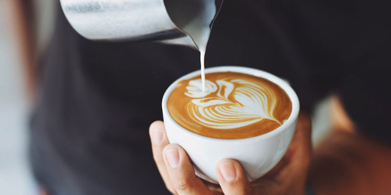Cà phê chính xác là một chất kích thích, trong thành phần của nó chứa Caffeine, chất chống oxy hóa và Diterpene
